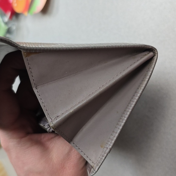 LV Epi Sarah Wallet - Picture 11 of 15